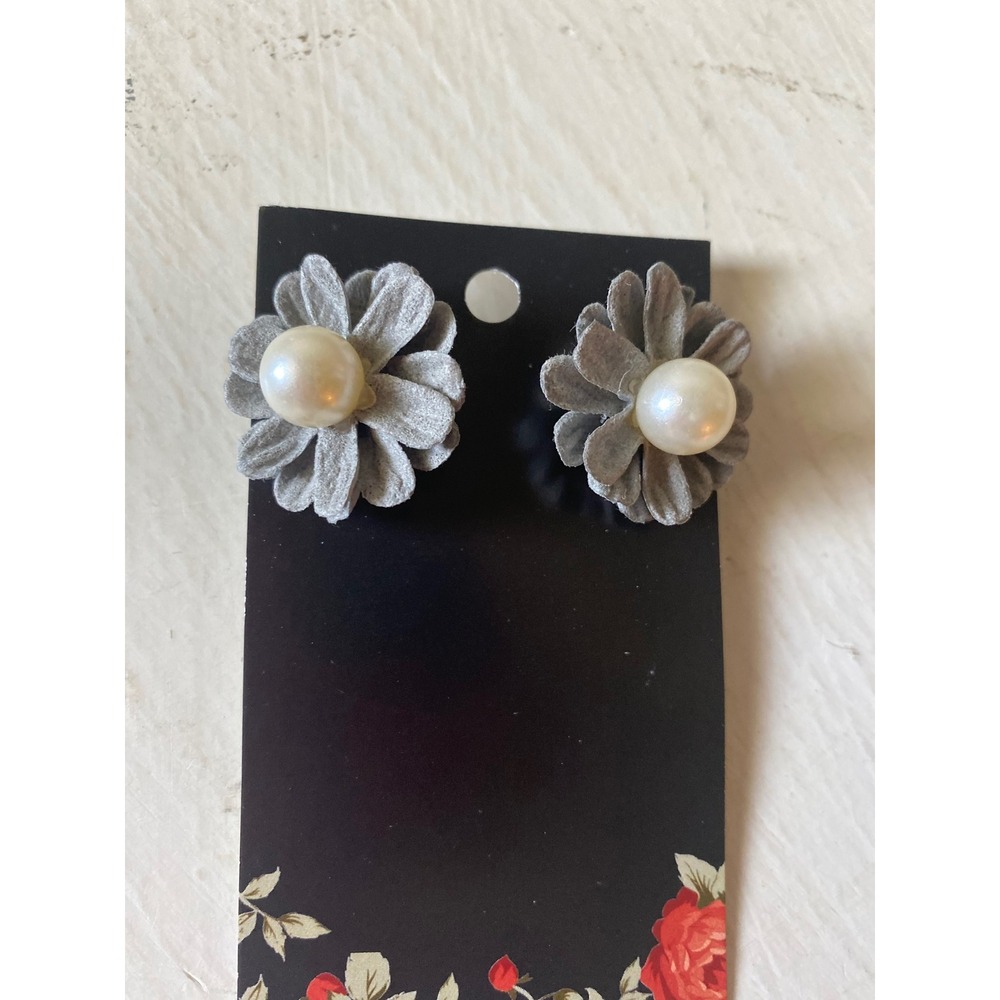 Flower Stud Earrings Pearl Center‎ Gray Petal Women's Fashion Jewelry